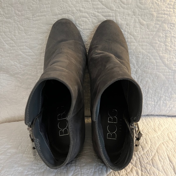 BCBG Paris Gray Wyno Wedge Booties 8.5 - Picture 4 of 7